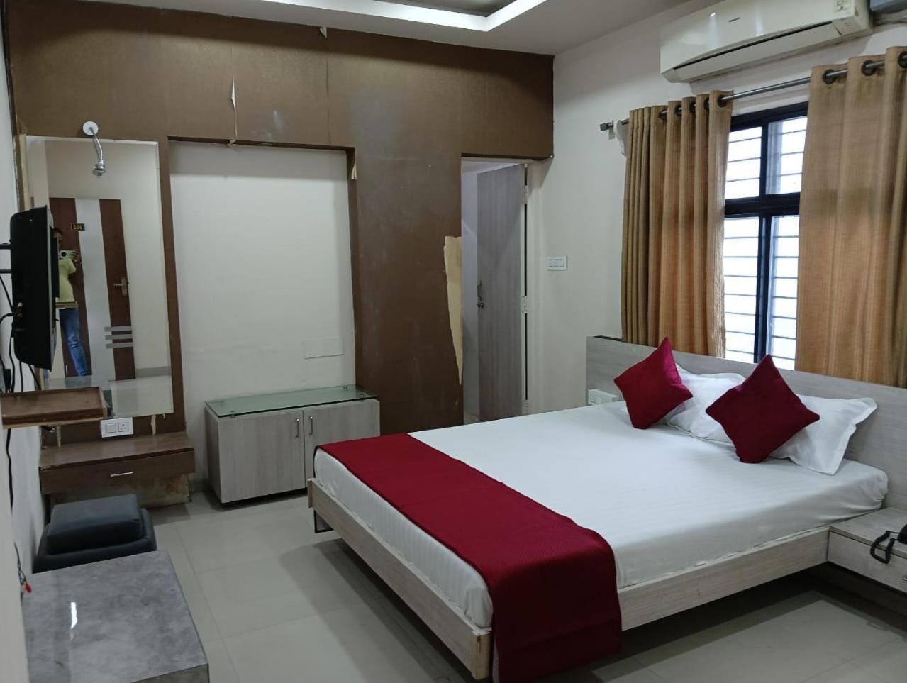 Hotel Tirupati Palace Indore Exterior photo